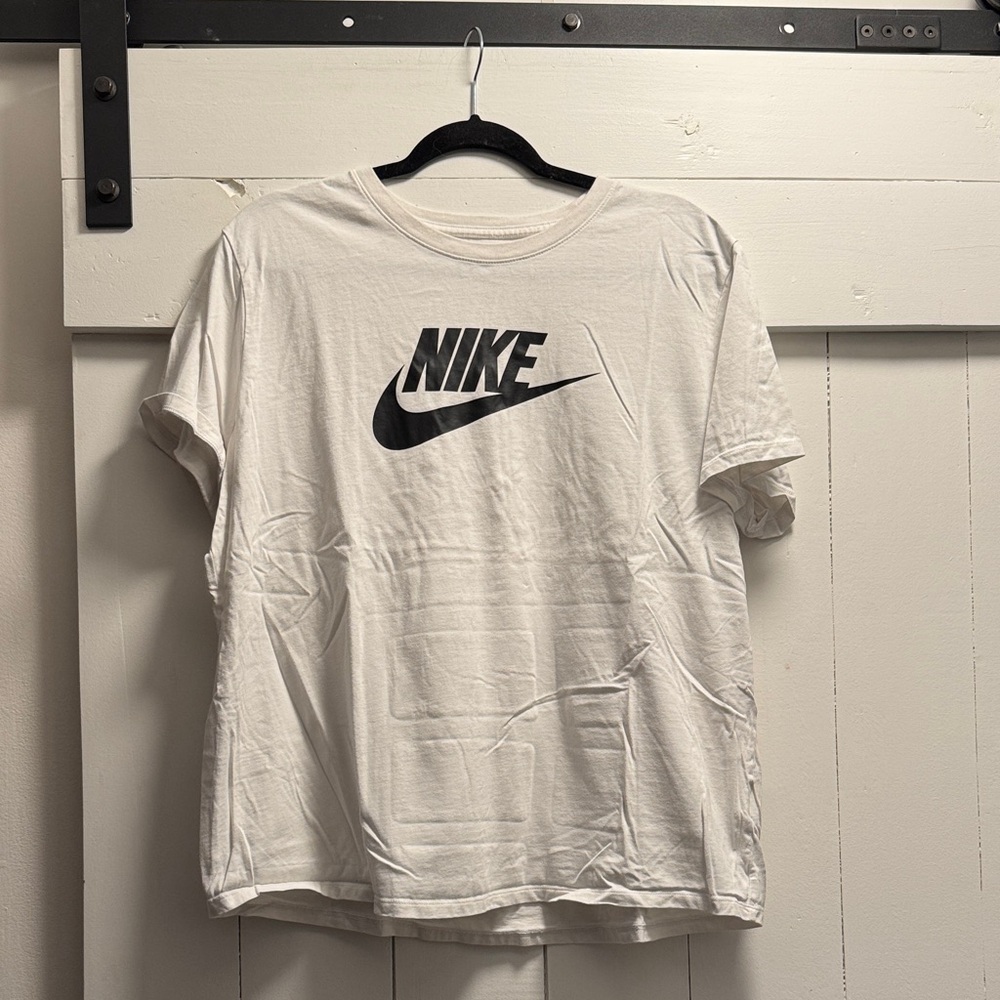 Nike White Athletic Tee with Black Logo XXL Women’s 2XL